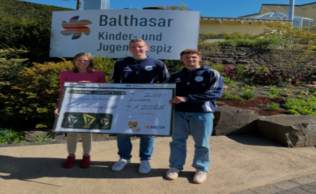 Charity-Check übergeben